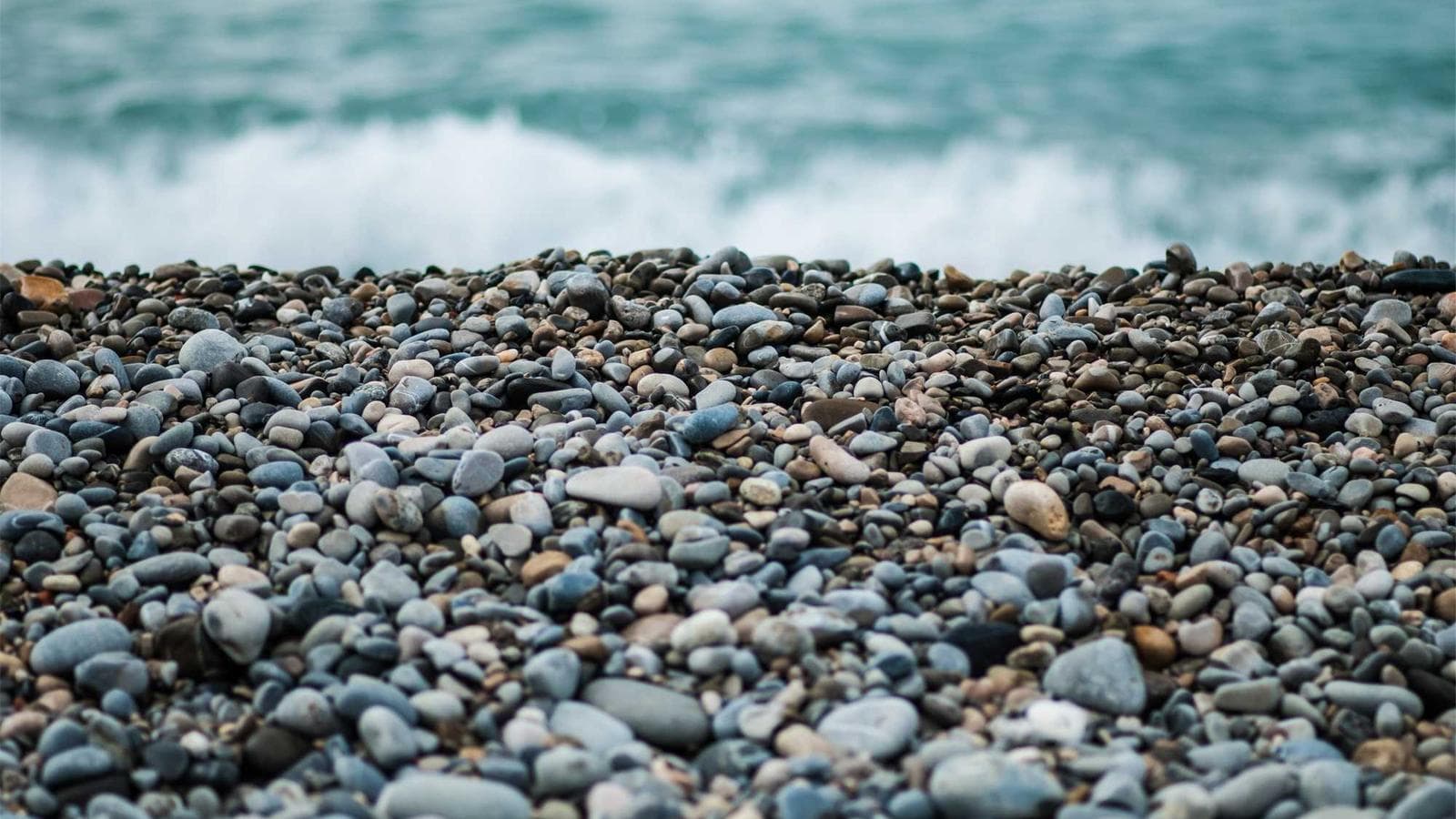 Hero background image showing a modern house at dusk