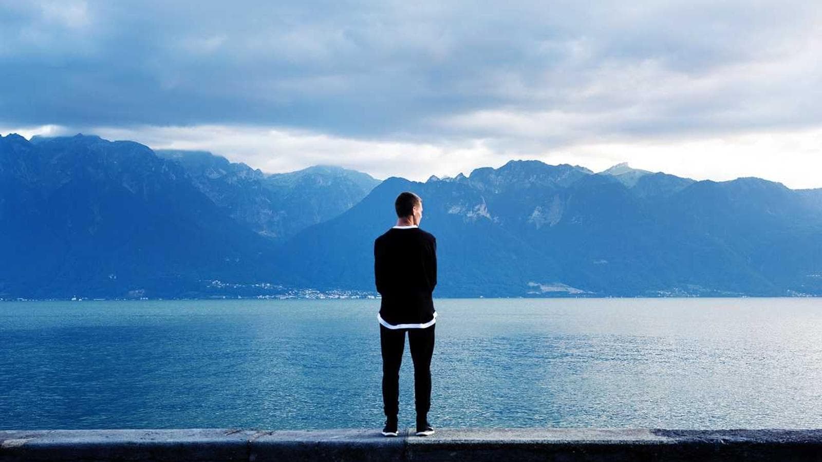 A property manager shaking hands with a tenant